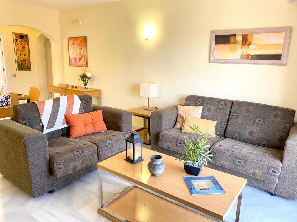 Oasis Apartment 미하스 외부 사진